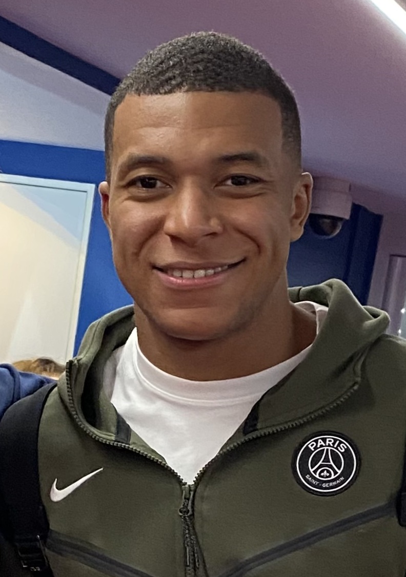 阿斯：居莱尔上场改变了比赛，穆帅不能再牺牲他让维尼修斯首发了